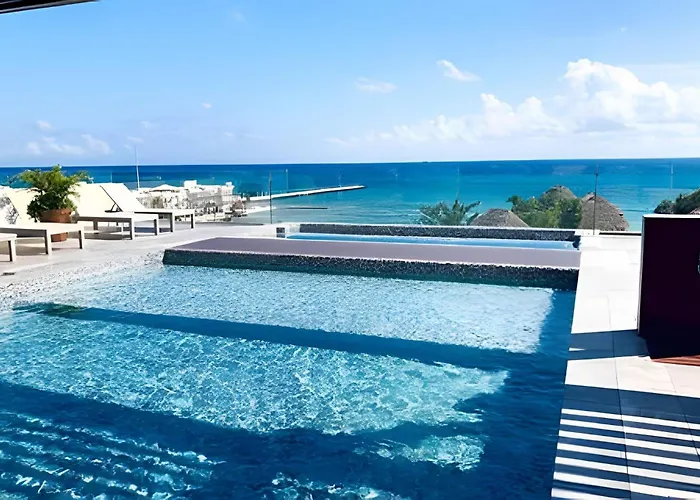 Casa de férias 1 Block From 2br Pool Ocean View *