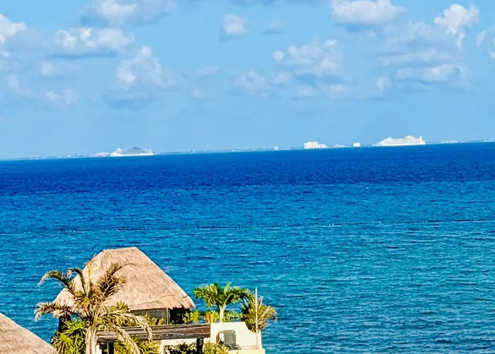 1 Block From 2br Pool Ocean View