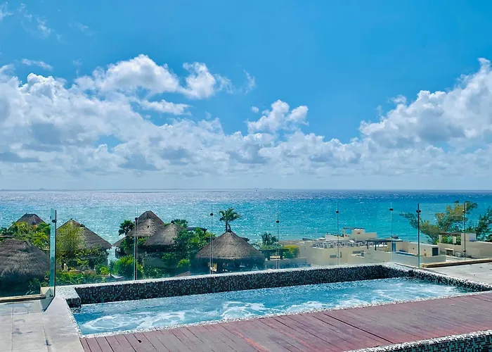 Casa de férias 1 Block From 2br Pool Ocean View *