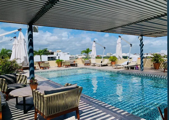 1 Block From 2br Pool Ocean View